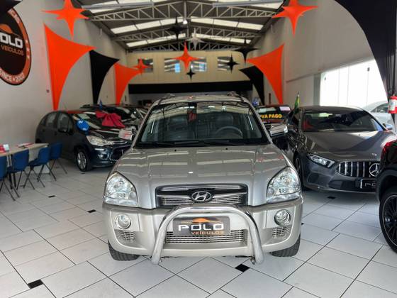 HYUNDAI TUCSON 2.0 MPFI GLS 16V 143CV 2WD GASOLINA 4P AUTOMÁTICO HYUNDAI TUCSON 2.0 MPFI GLS 16V 143CV 2WD GASOLINA 4P AUTOMÁTICO